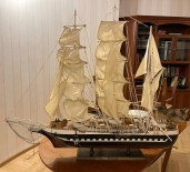 Ремонт и реставрация моделей кораблей. Сувенирный барк.