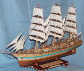 Модель парусного корабля `Мир`. Рангоут.