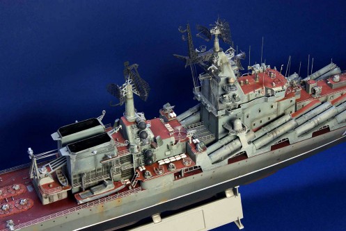 Ракетный крейсер Москва готовая Модель 6
